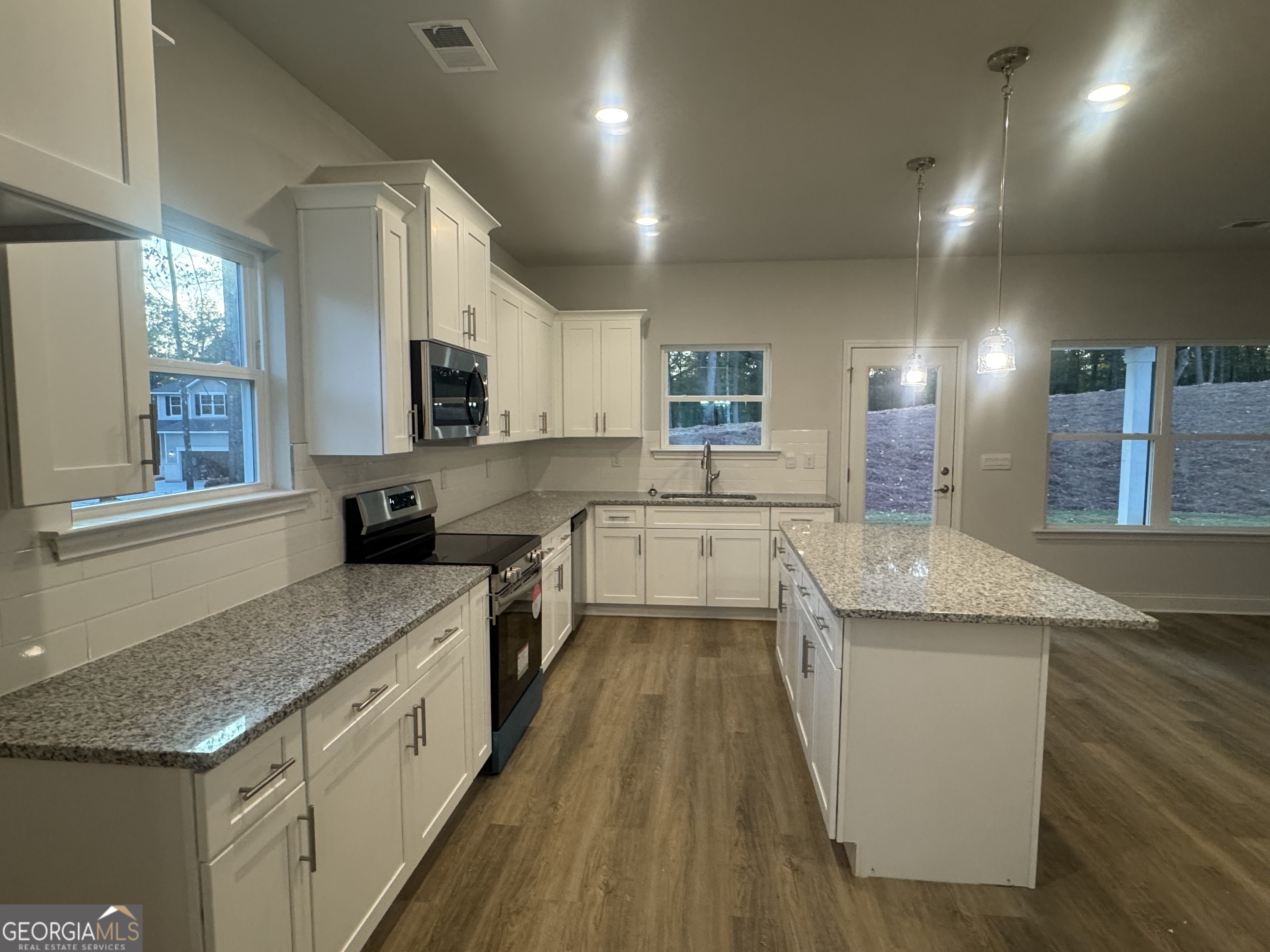 606 Walnut Creek PKWY