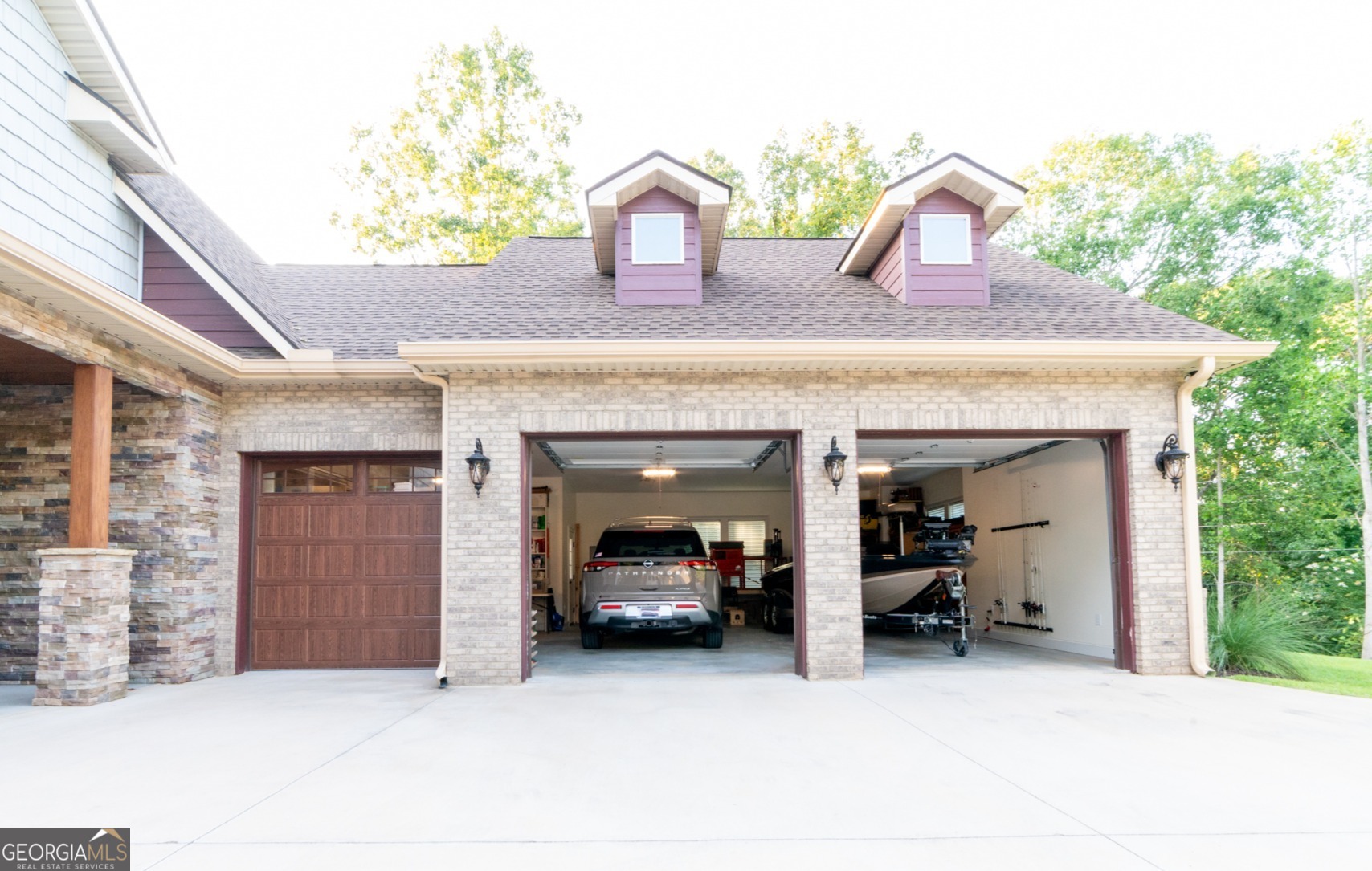 218 Riverlake RD