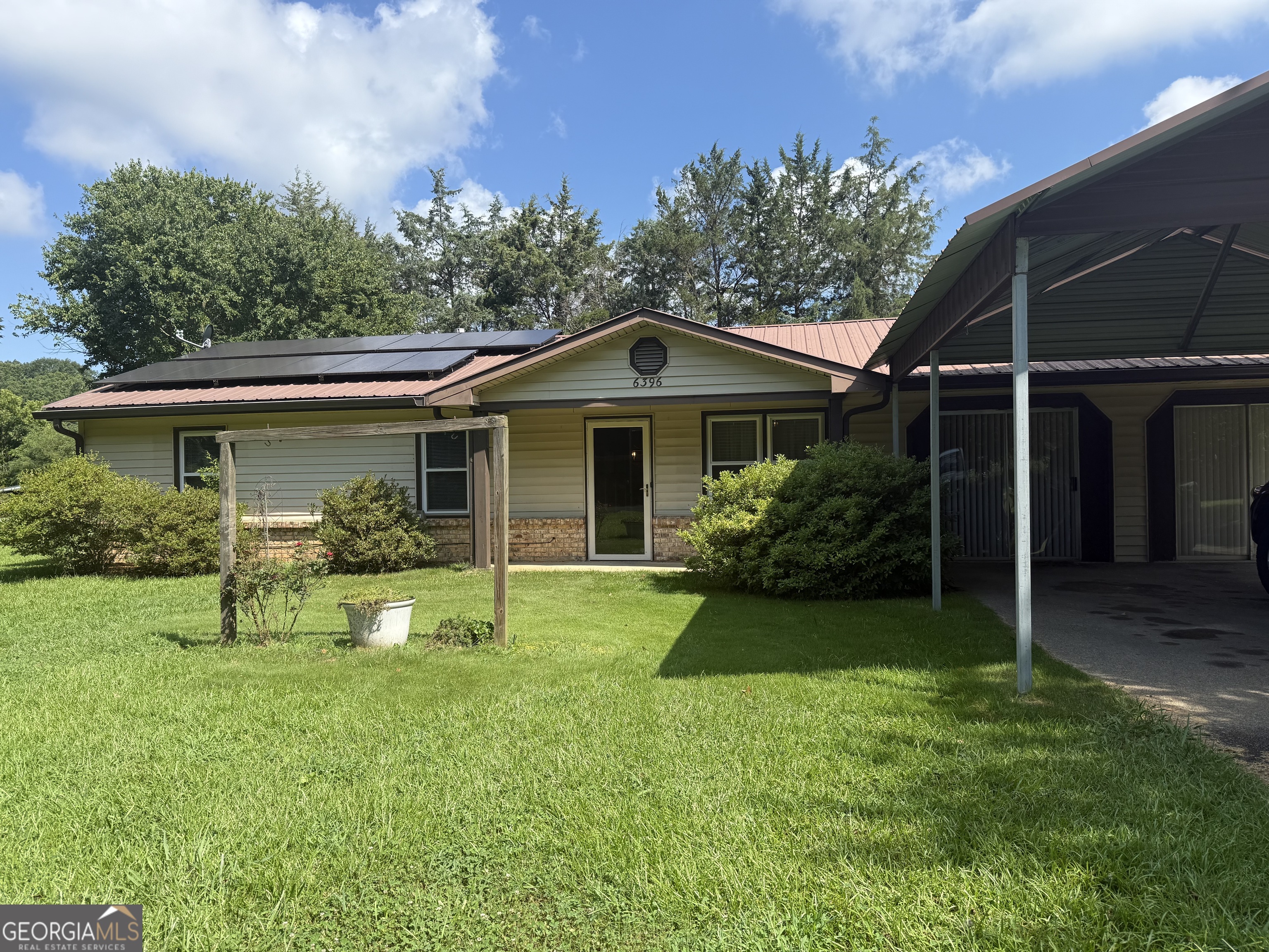 Charming 3-bedroom, 2-bath house in the growing Jefferson area. Enjoy peaceful mornings on the screened-in porch, plus a large kitchen, dining space, and an extra-large family room with glass doors. Features a great yard, long driveway, and carport. Perfect for any stage of life.