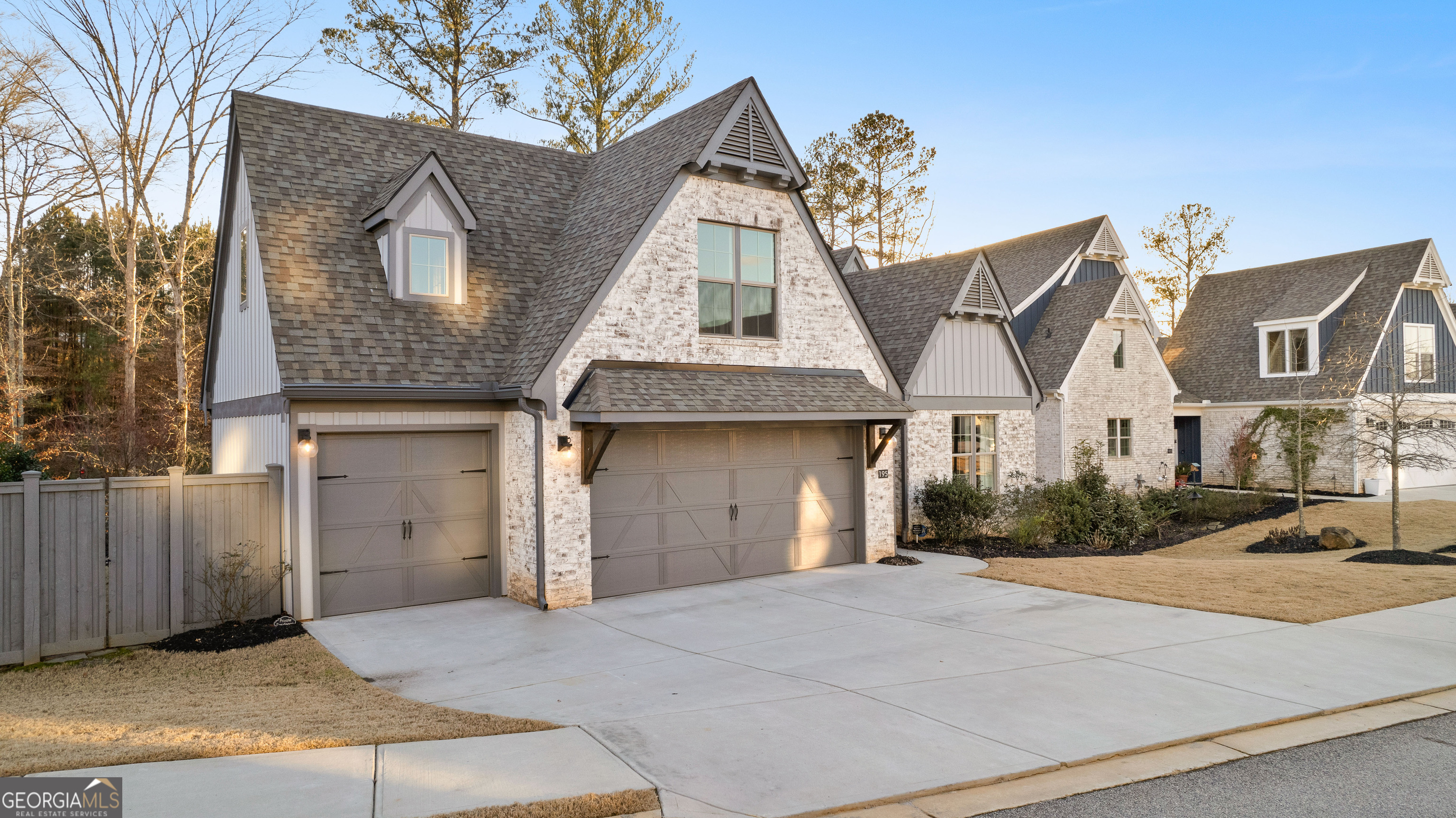 Newnan, Georgia 30265, United States, 4 Bedrooms Bedrooms, ,3 BathroomsBathrooms,Residential,Pending,9438