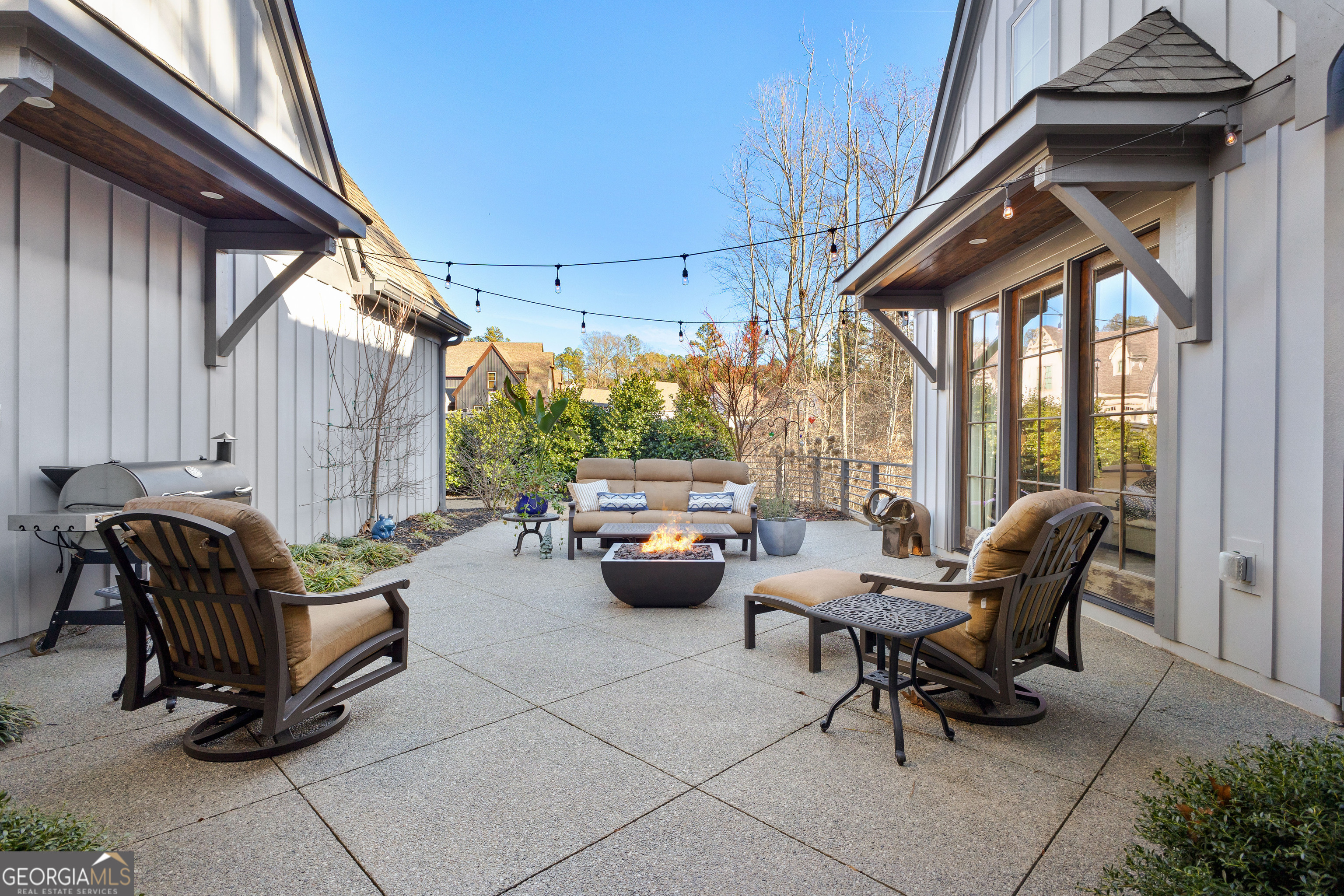 Newnan, Georgia 30265, United States, 4 Bedrooms Bedrooms, ,3 BathroomsBathrooms,Residential,Pending,9438