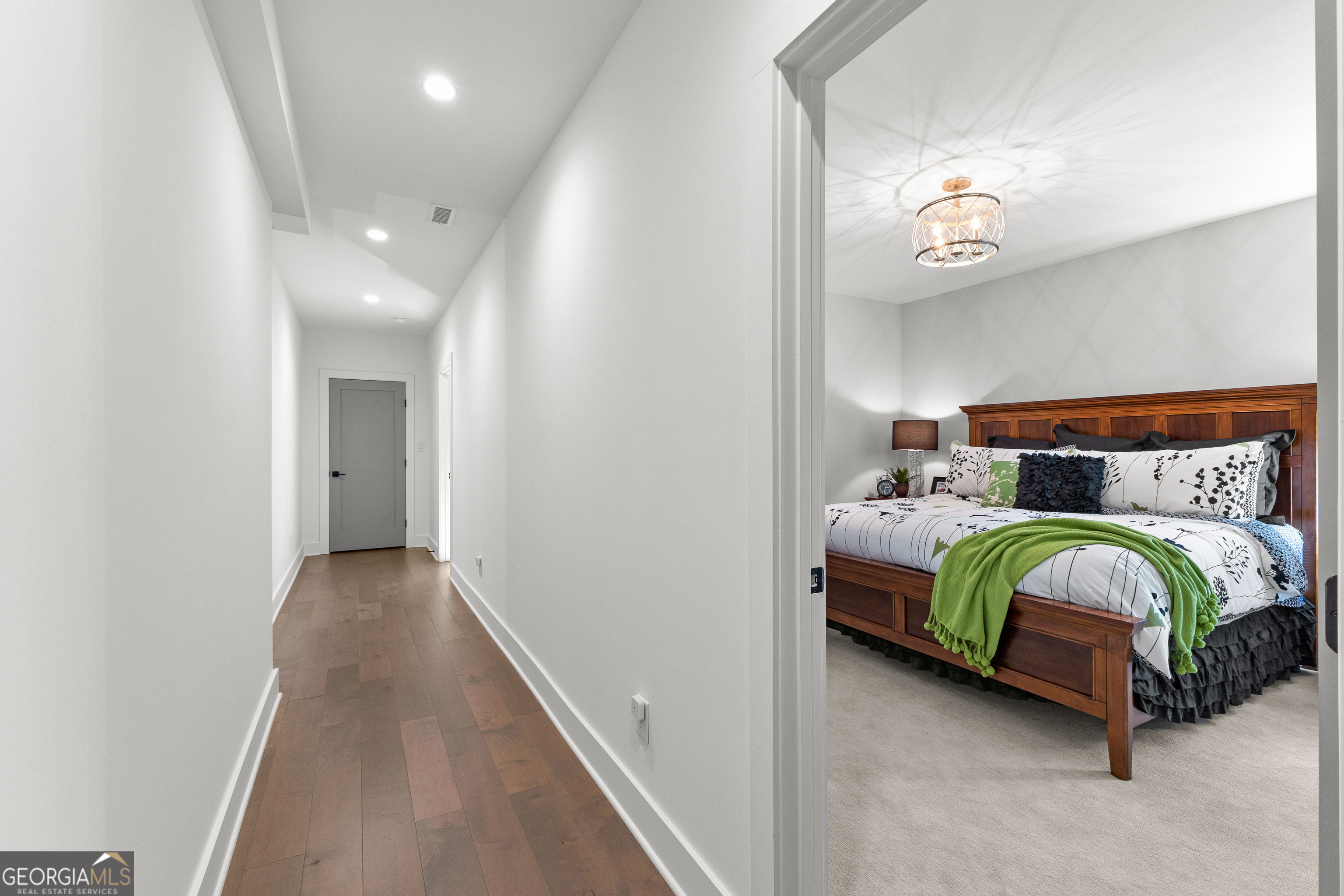 Newnan, Georgia 30265, United States, 4 Bedrooms Bedrooms, ,3 BathroomsBathrooms,Residential,Pending,9438