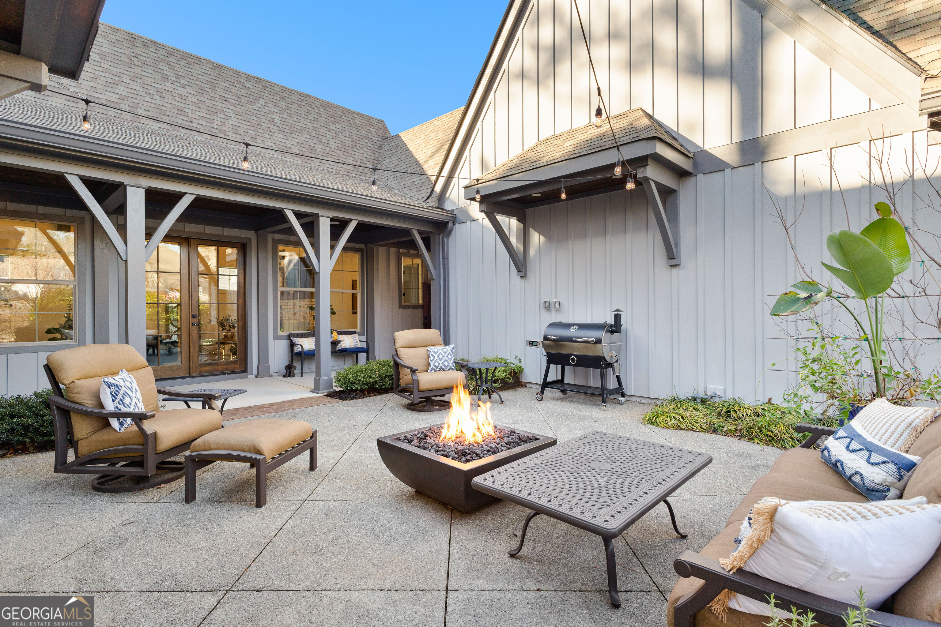 Newnan, Georgia 30265, United States, 4 Bedrooms Bedrooms, ,3 BathroomsBathrooms,Residential,Pending,9438