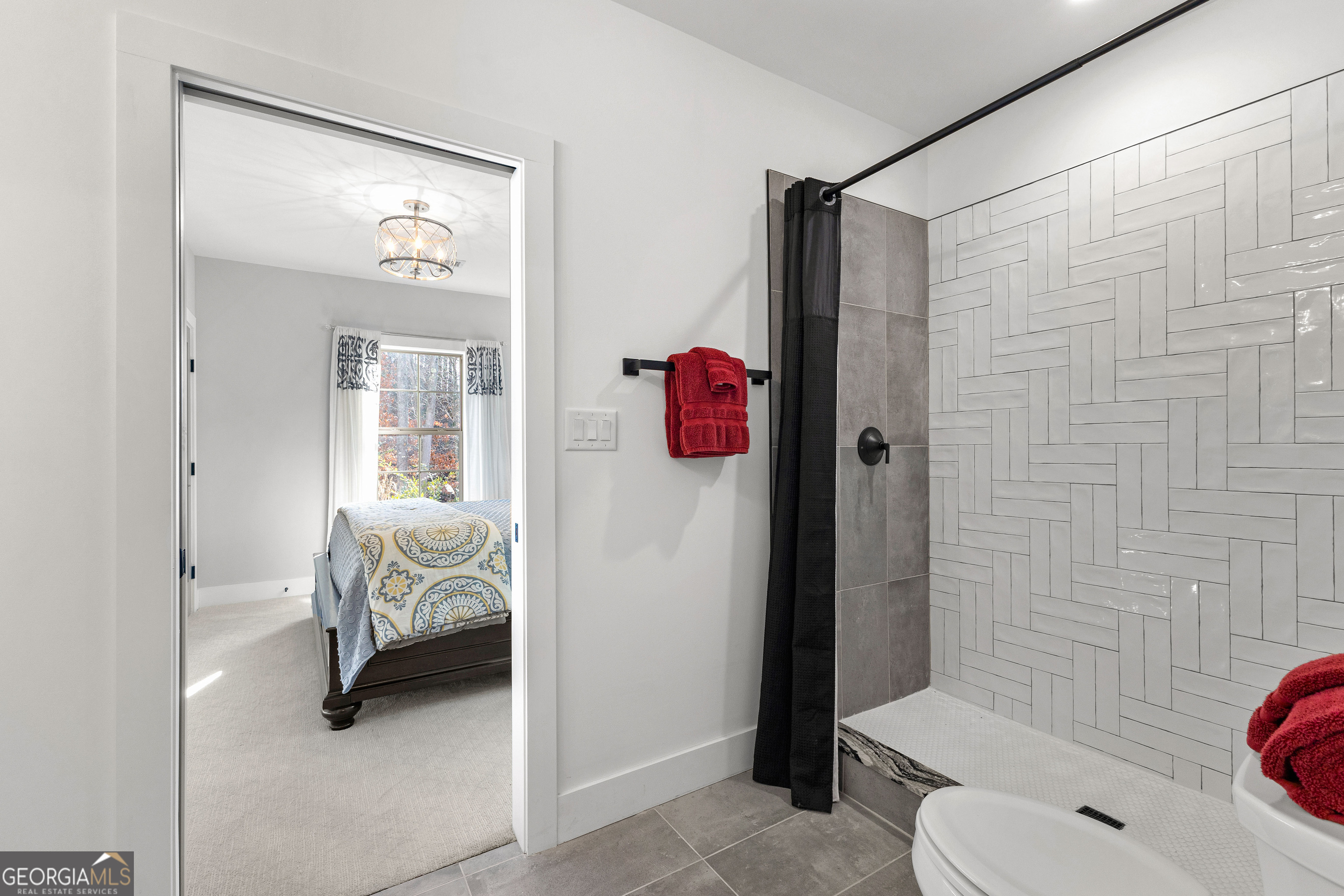 Newnan, Georgia 30265, United States, 4 Bedrooms Bedrooms, ,3 BathroomsBathrooms,Residential,Pending,9438