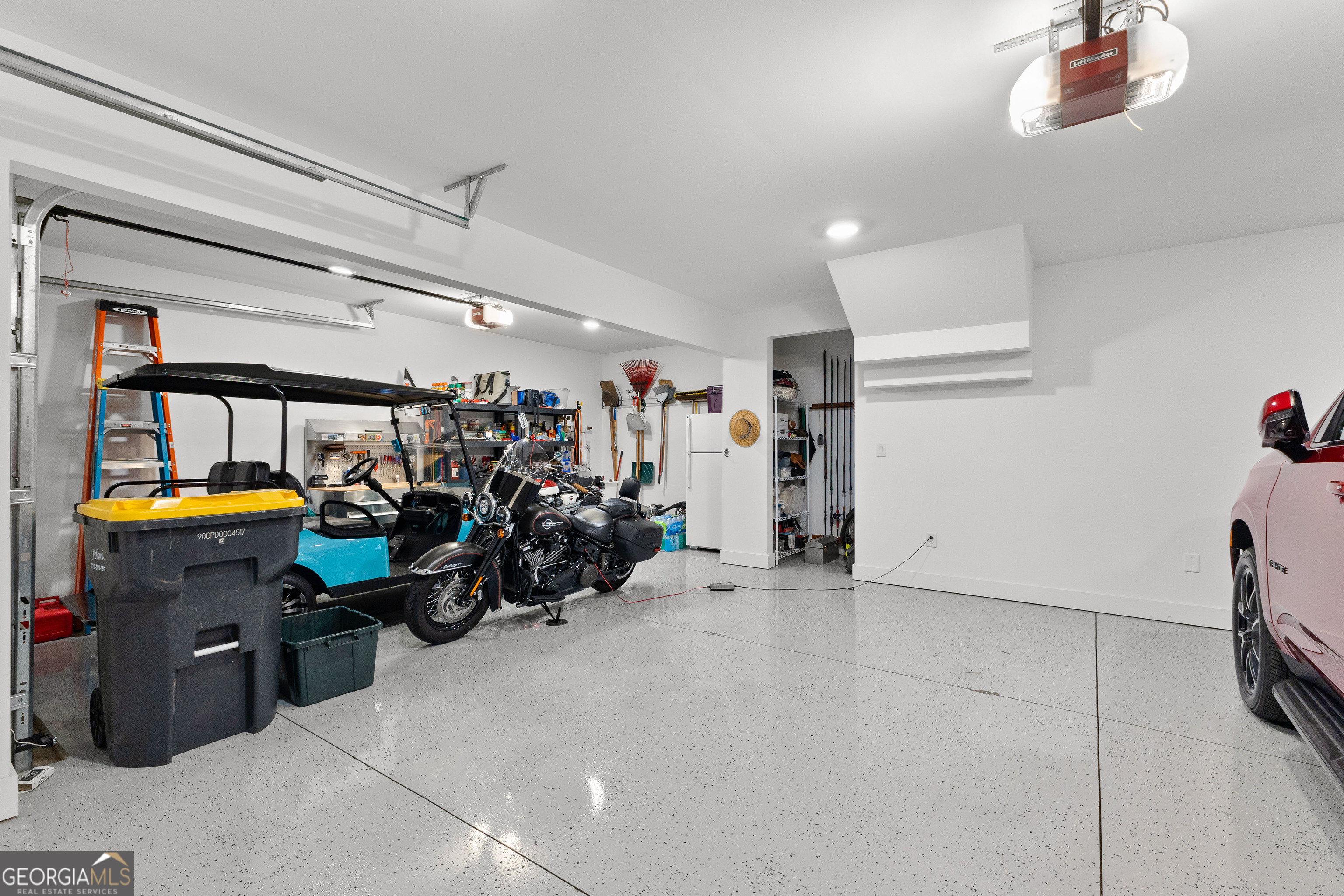 Newnan, Georgia 30265, United States, 4 Bedrooms Bedrooms, ,3 BathroomsBathrooms,Residential,Pending,9438