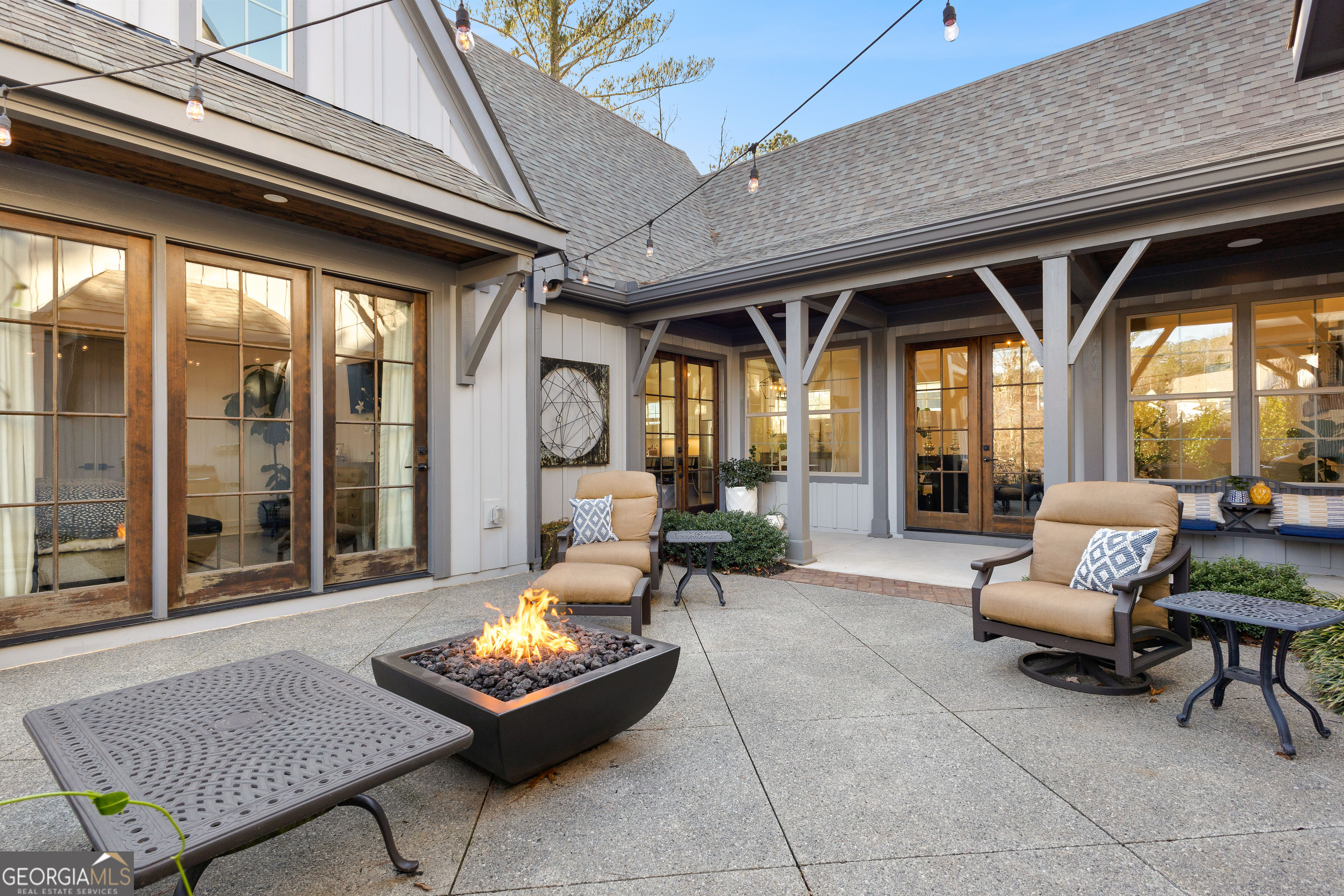 Newnan, Georgia 30265, United States, 4 Bedrooms Bedrooms, ,3 BathroomsBathrooms,Residential,Pending,9438