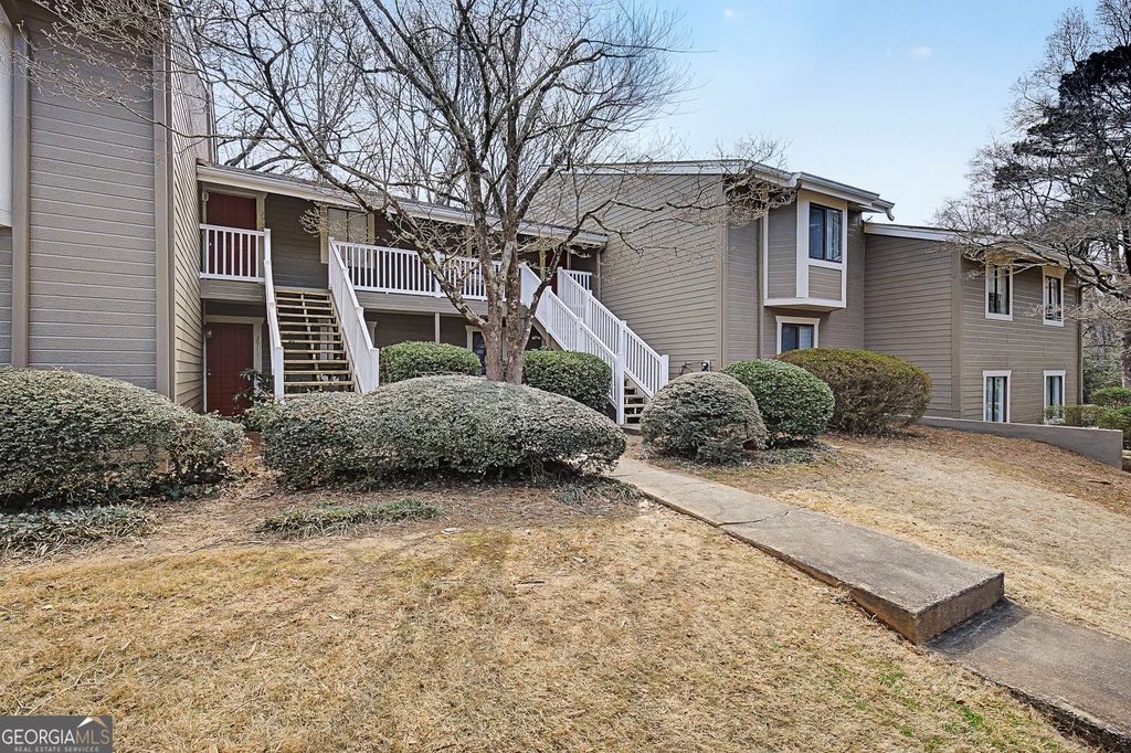 Photo of 2911 Ironwood Road, Marietta, GA 30067 (MLS # 10696690)