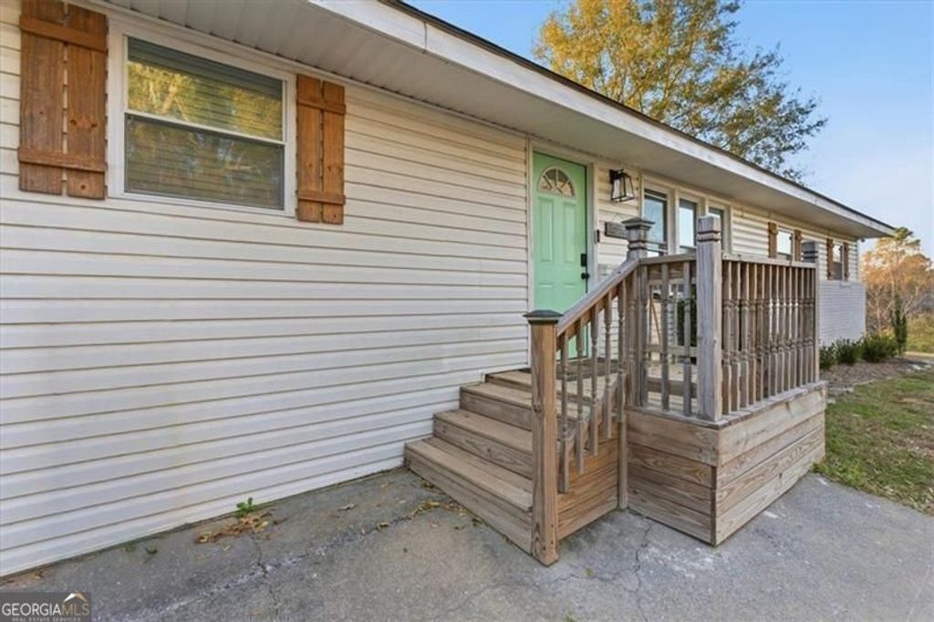 Photo of 121 RIPLEY Avenue, Adairsville, GA 30103 (MLS # 10646673)