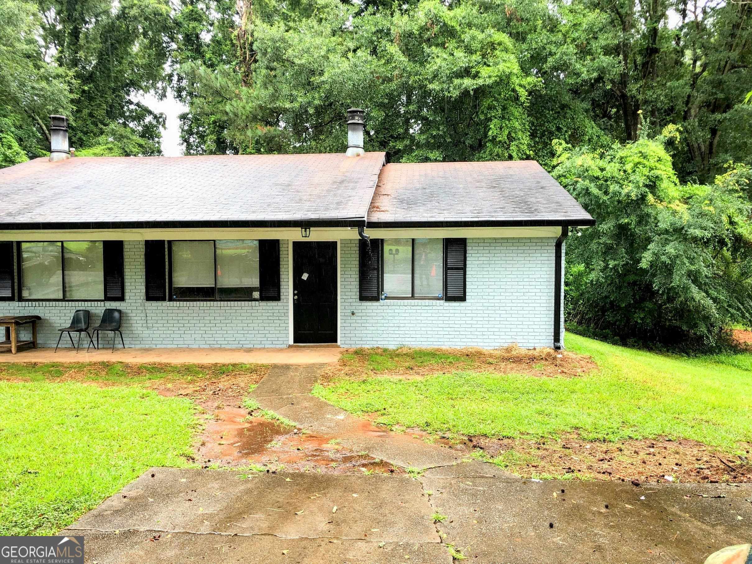 AVAILABLE NOVEMBER 2025 in Athens, GA - this 2BR 1BA Duplex! This charming home is ready to welcome you. Boasting a prime location, this duplex offers convenience and accessibility to all that Athens has to offer. Step inside and be greeted by the stylish LVP flooring that flows seamlessly throughout the living areas, providing a modern and low-maintenance touch. The bedrooms are adorned with carpeting, creating a cozy and comfortable atmosphere. Imagine cozying up by the brick fireplace on chilly evenings, creating memories with loved ones. The open layout of this duplex allows for effortless entertaining and comfortable living. Whether you're hosting a gathering or simply enjoying a quiet night in, this home provides the perfect backdrop. Don't wait, schedule a tour today and make this house your new home!