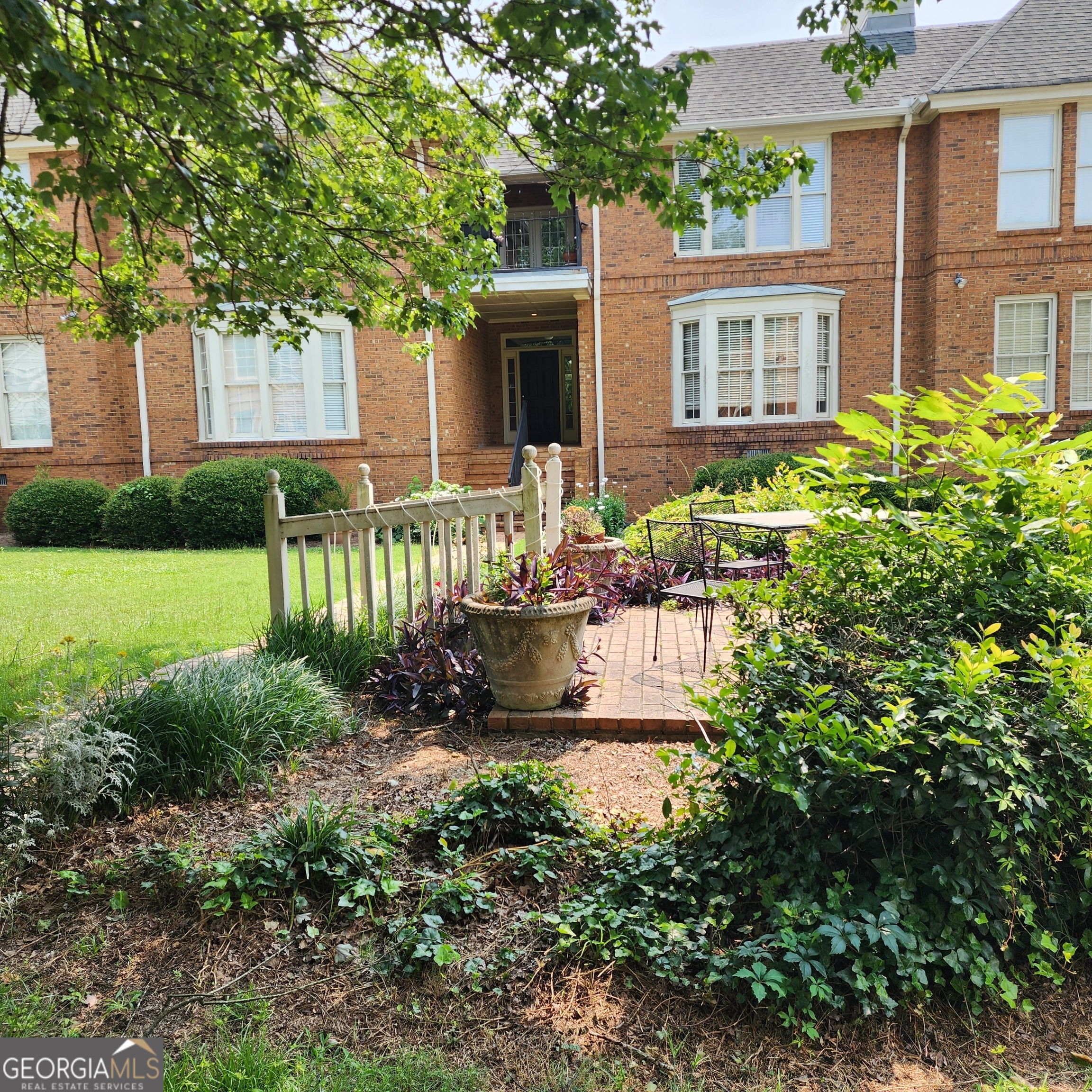 175 Corbin AVE APT B