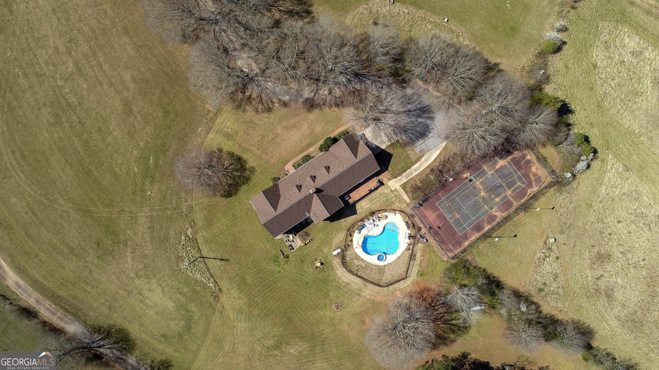 2940 E Lake RD