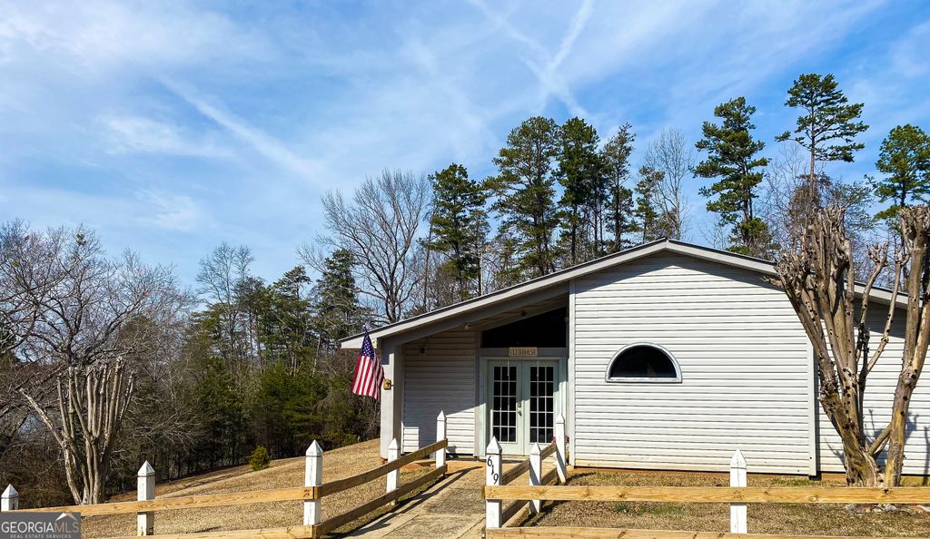 Photo of 786 Shorewood Cir, Toccoa, GA 30577 (MLS # 10691941)