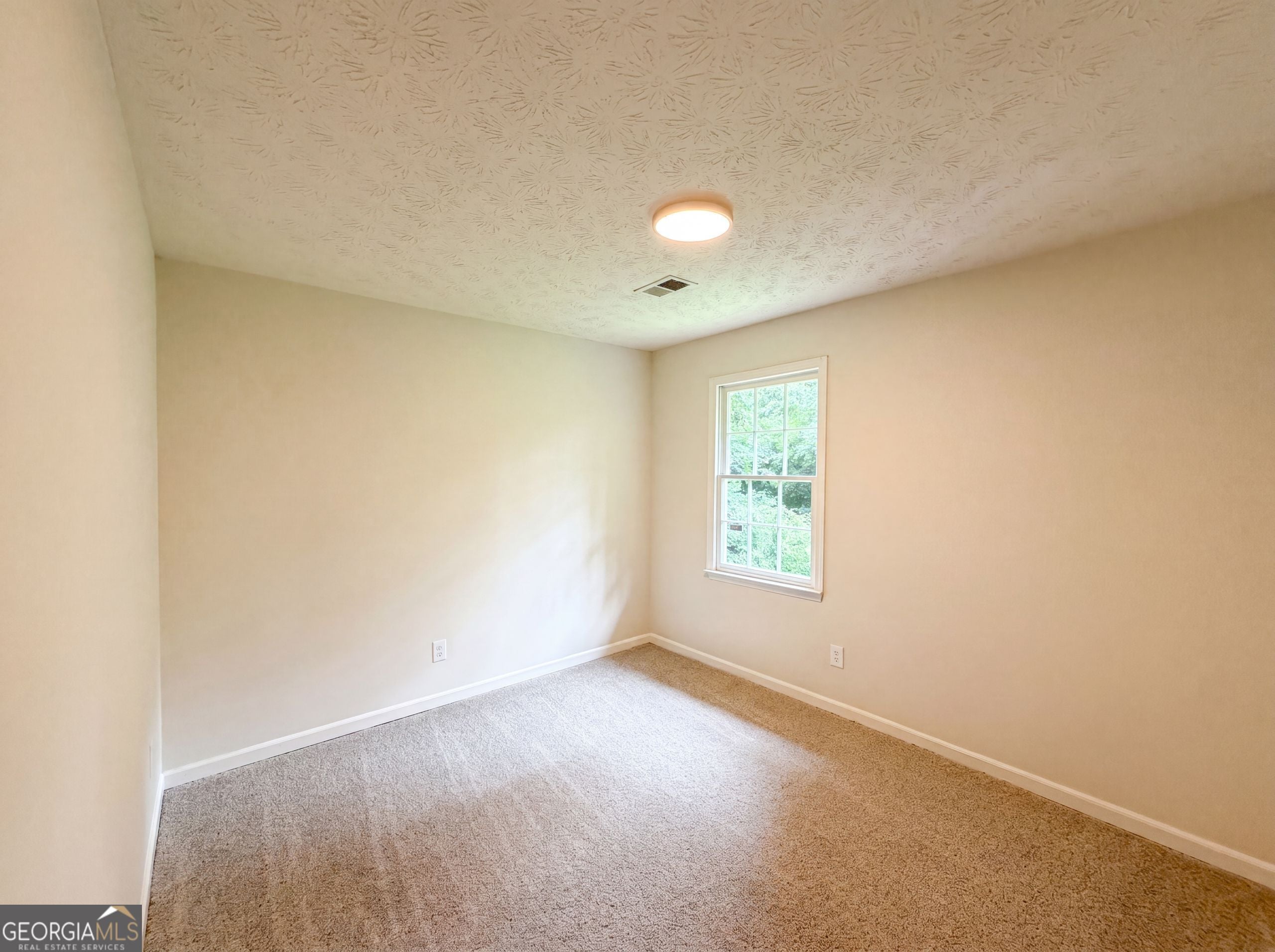 6486 Lynndale LN