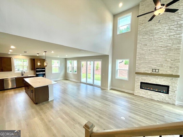 719 Crossroad CT