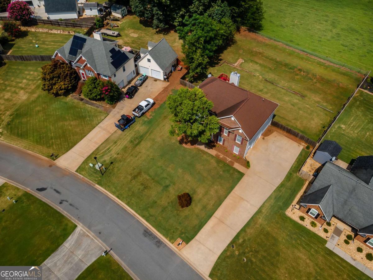 31 Churchill Downs NE