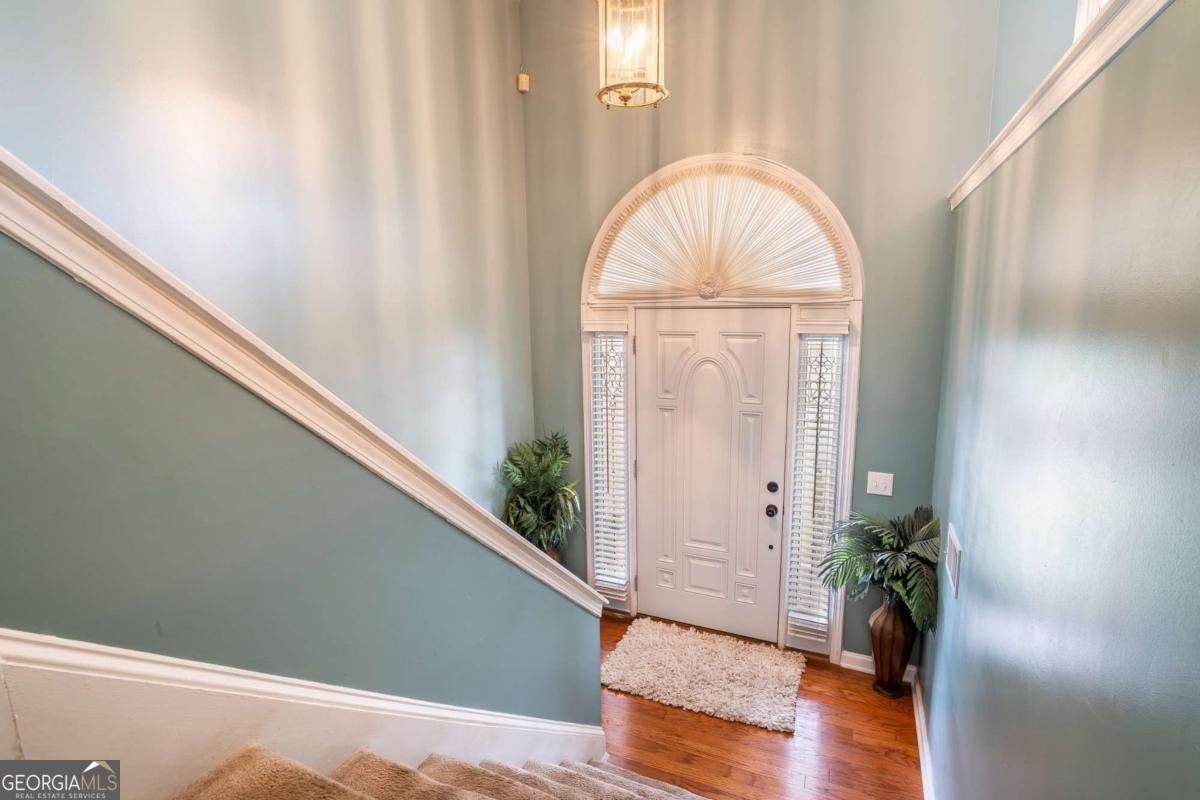 31 Churchill Downs NE