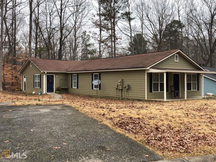 719 and 721 Bellemeade Way. Two street numbers one structure. Long term tenant occupied duplex near schools, shopping and dining. Excellent access to major highways, Marietta and Smyrna. Two Bedrooms and One Bath on one side and Three bedrooms and 1.5 baths on the other.