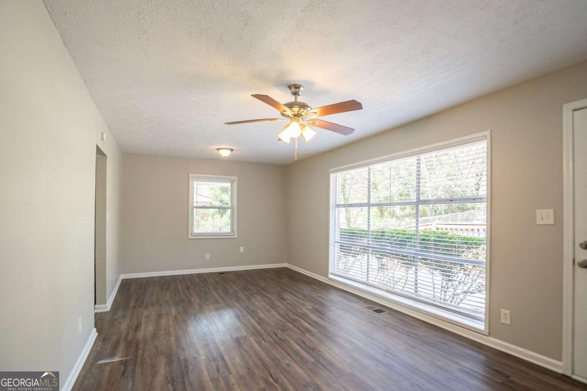 3425 Longleaf DR