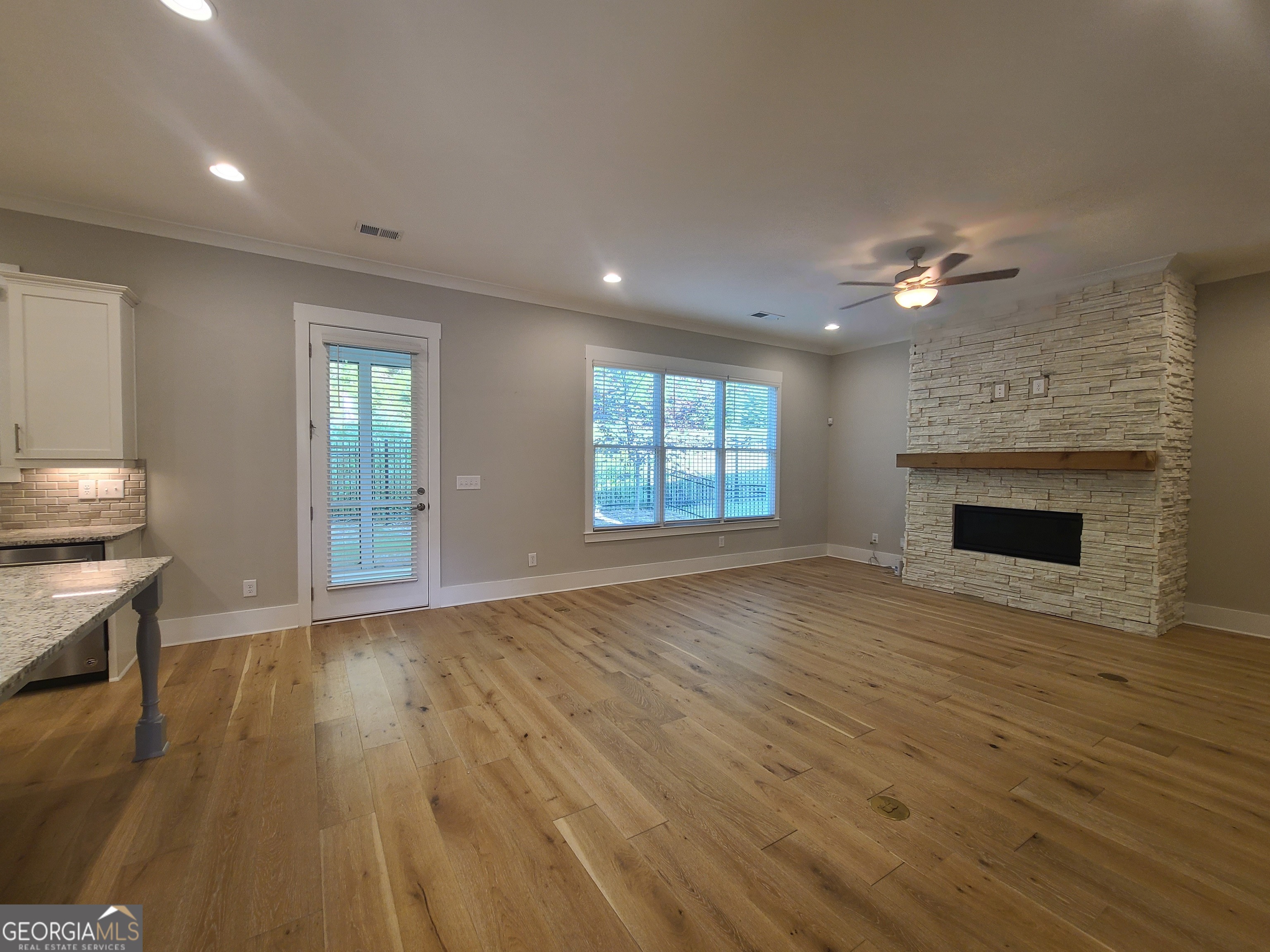 2071 WESTSIDE BLVD