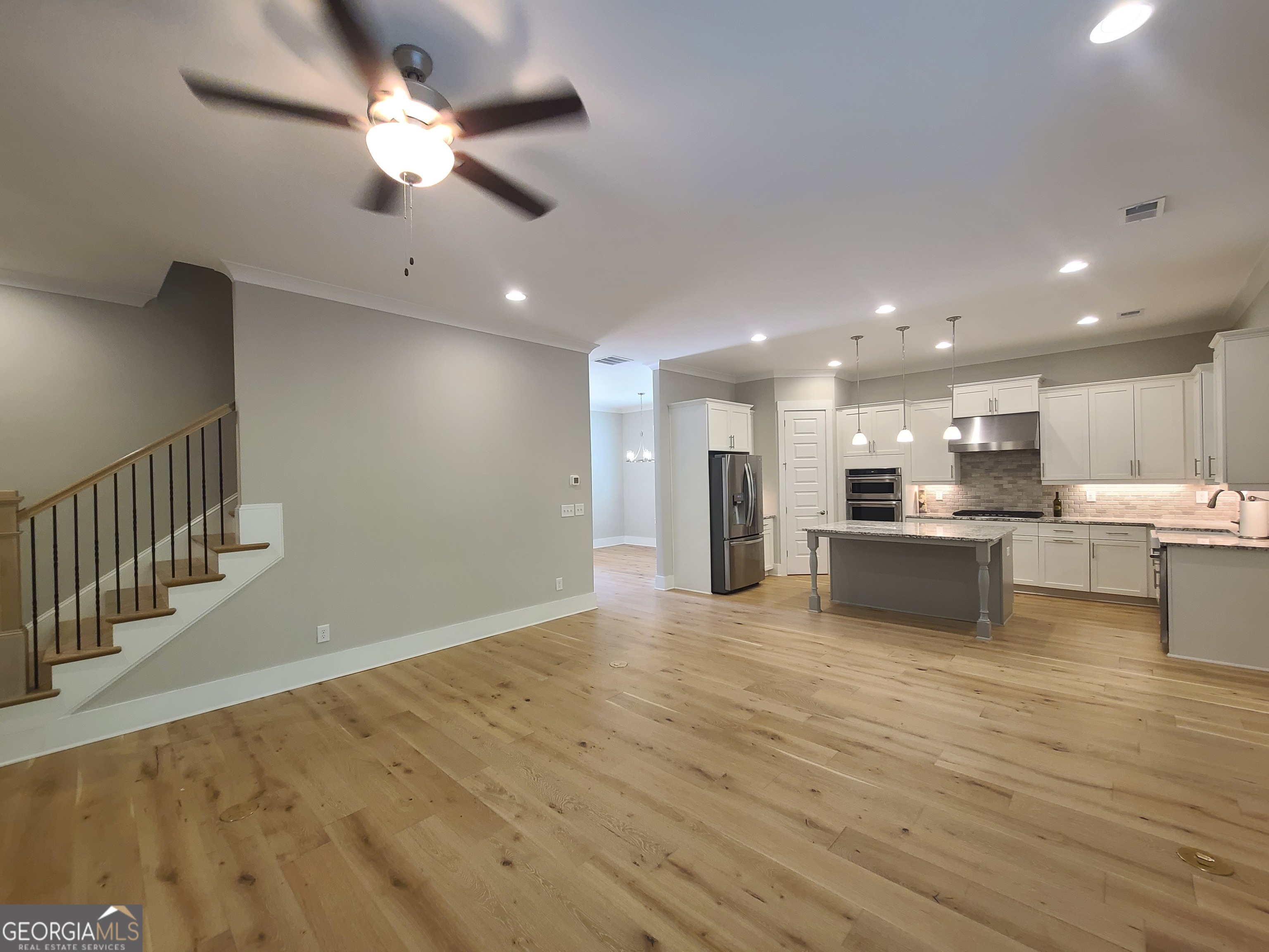 2071 WESTSIDE BLVD