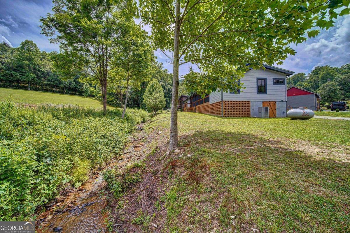 120 Maple Springs LN