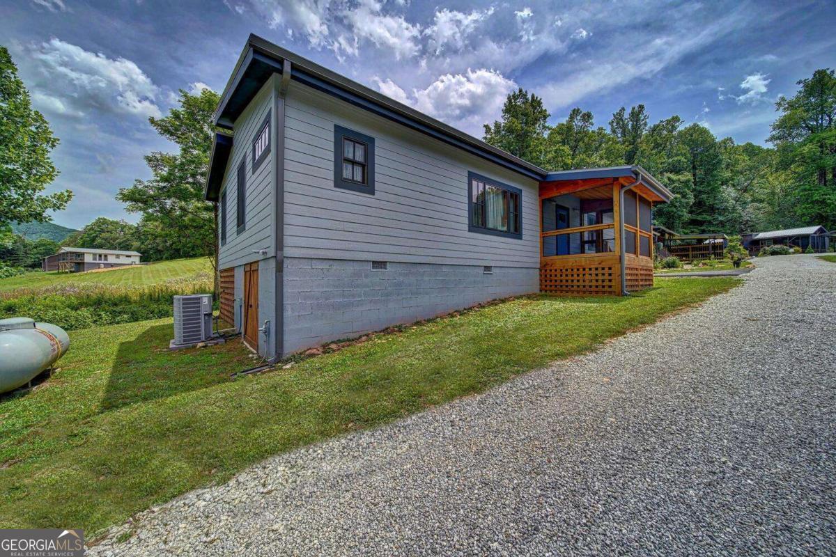 120 Maple Springs LN
