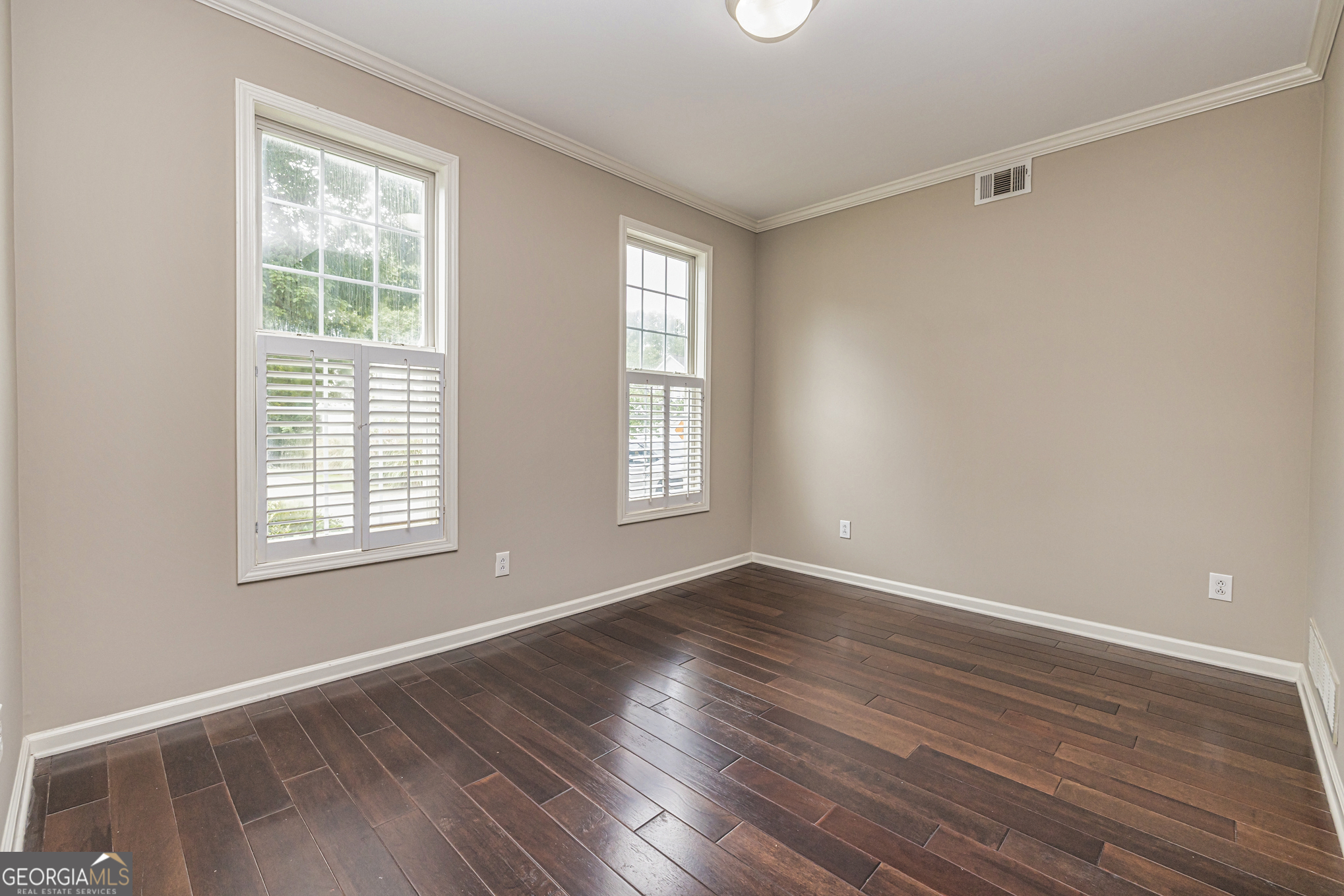 231 Clifton LN