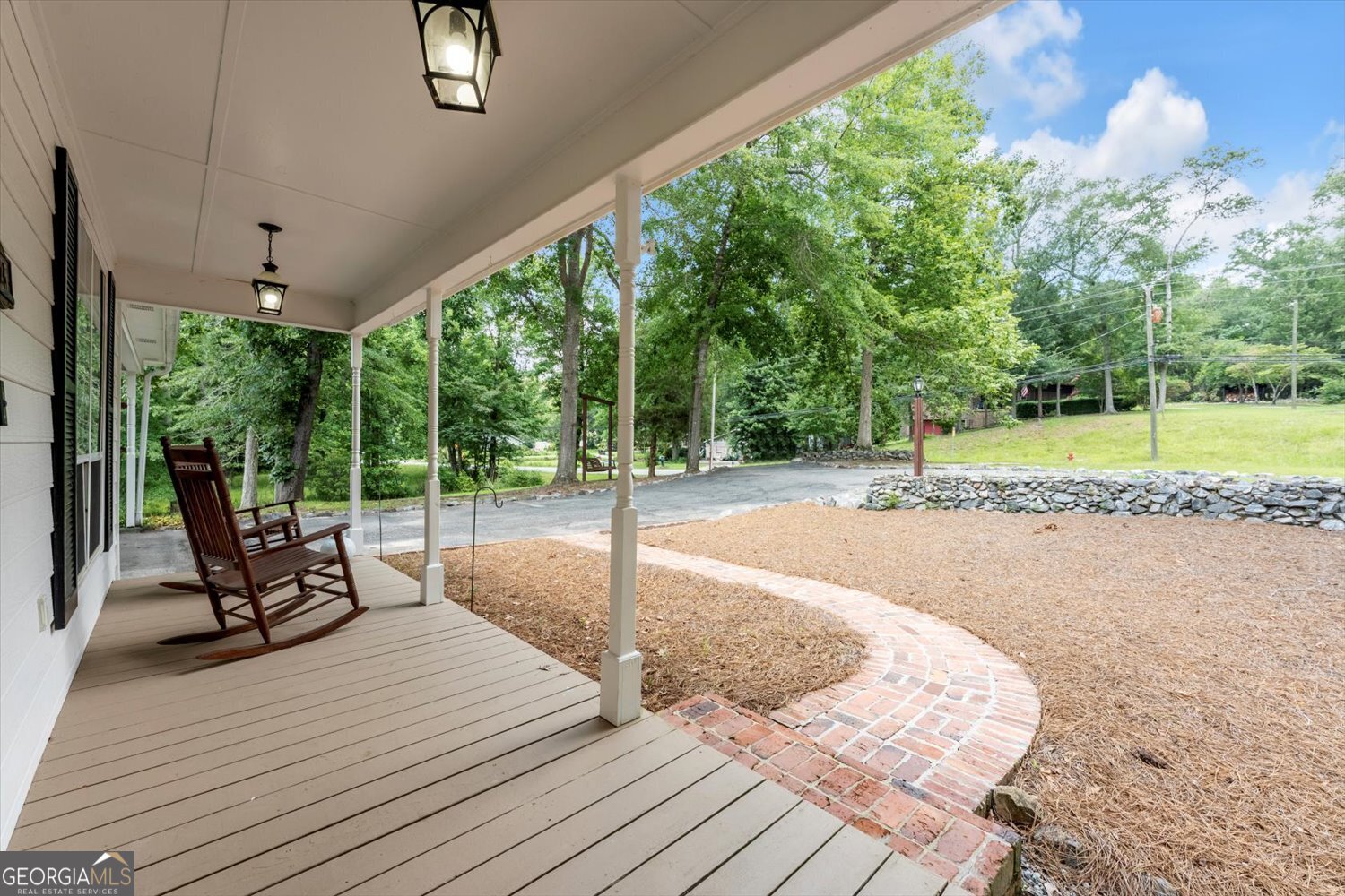 125 Lakeshore Dr N