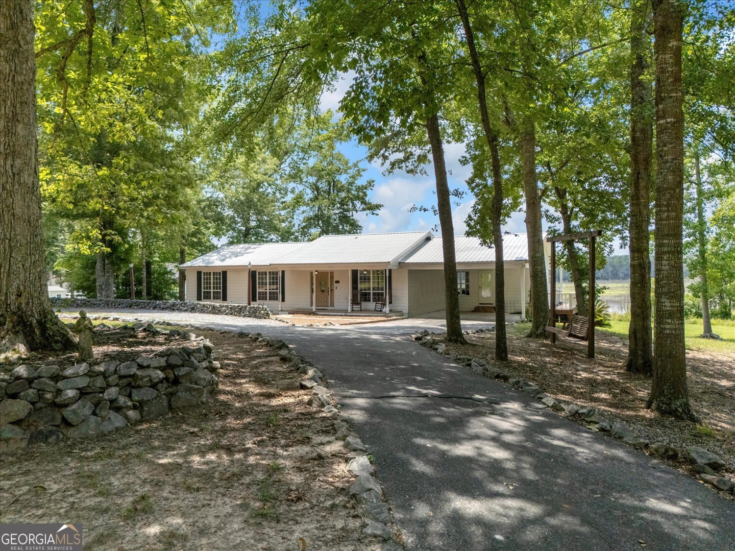 125 Lakeshore Dr N