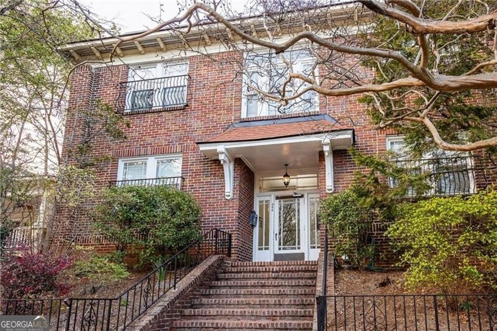 Photo of 968 Saint Charles Avenue NE #216, Atlanta, GA 30306 (MLS # 10708608)