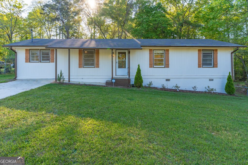 Photo of 2290 Pinetree Lane NE, Conyers, GA 30012 (MLS # 10729052)