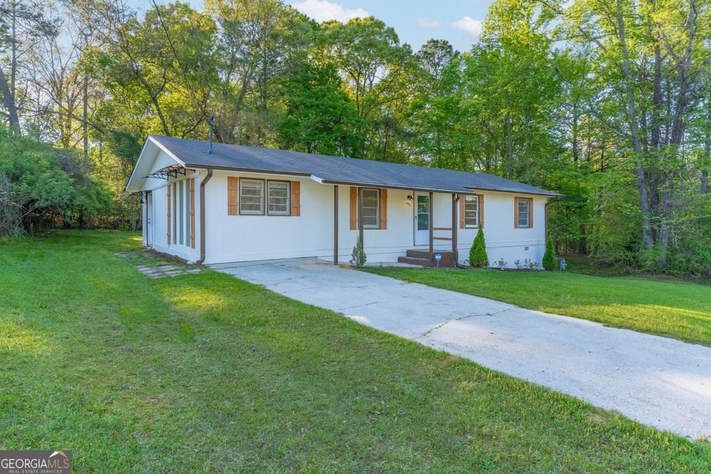 Photo of 2290 Pinetree Lane NE, Conyers, GA 30012 (MLS # 10729052)