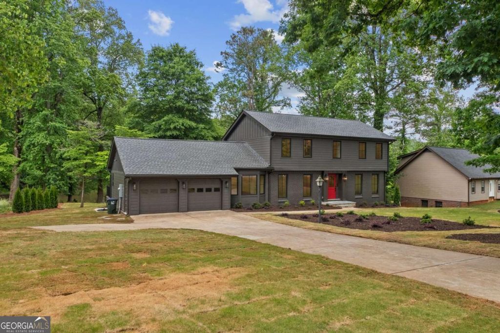 Photo of 1125 Lake Charles Drive, Roswell, GA 30075 (MLS # 10755609)