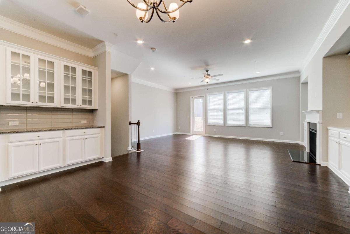 Caravelle - Residential Lease