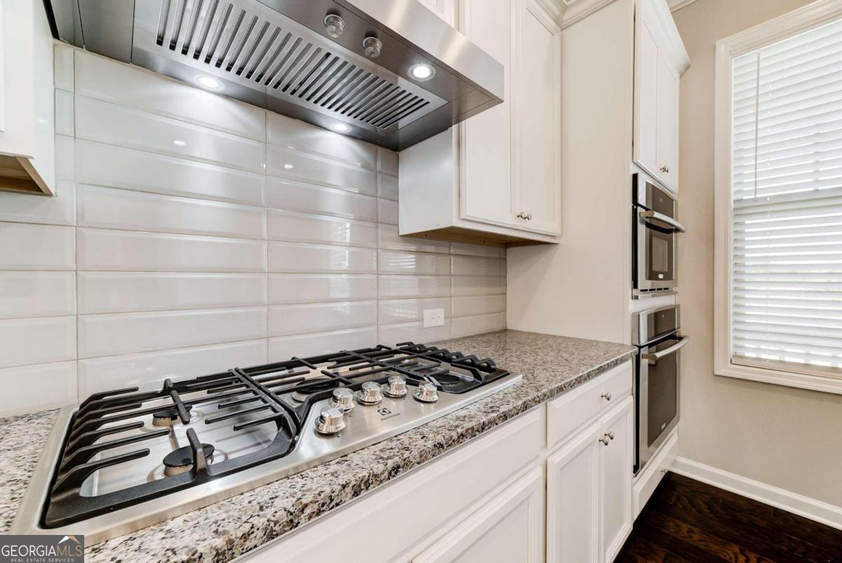 Caravelle - Residential Lease