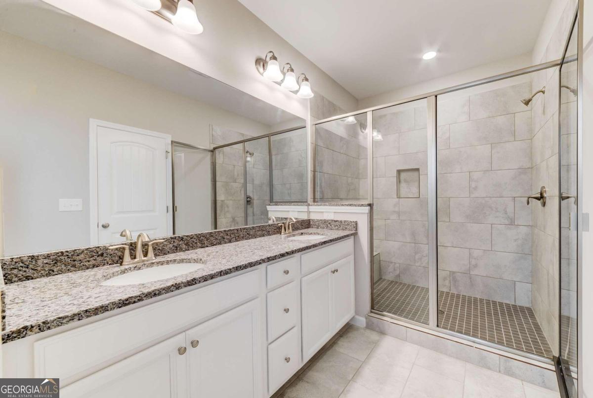 Caravelle - Residential Lease