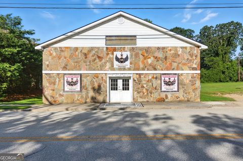 303 N Pond ST Toccoa GA 30577