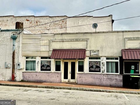 102 Beaver ST Montezuma GA 31063