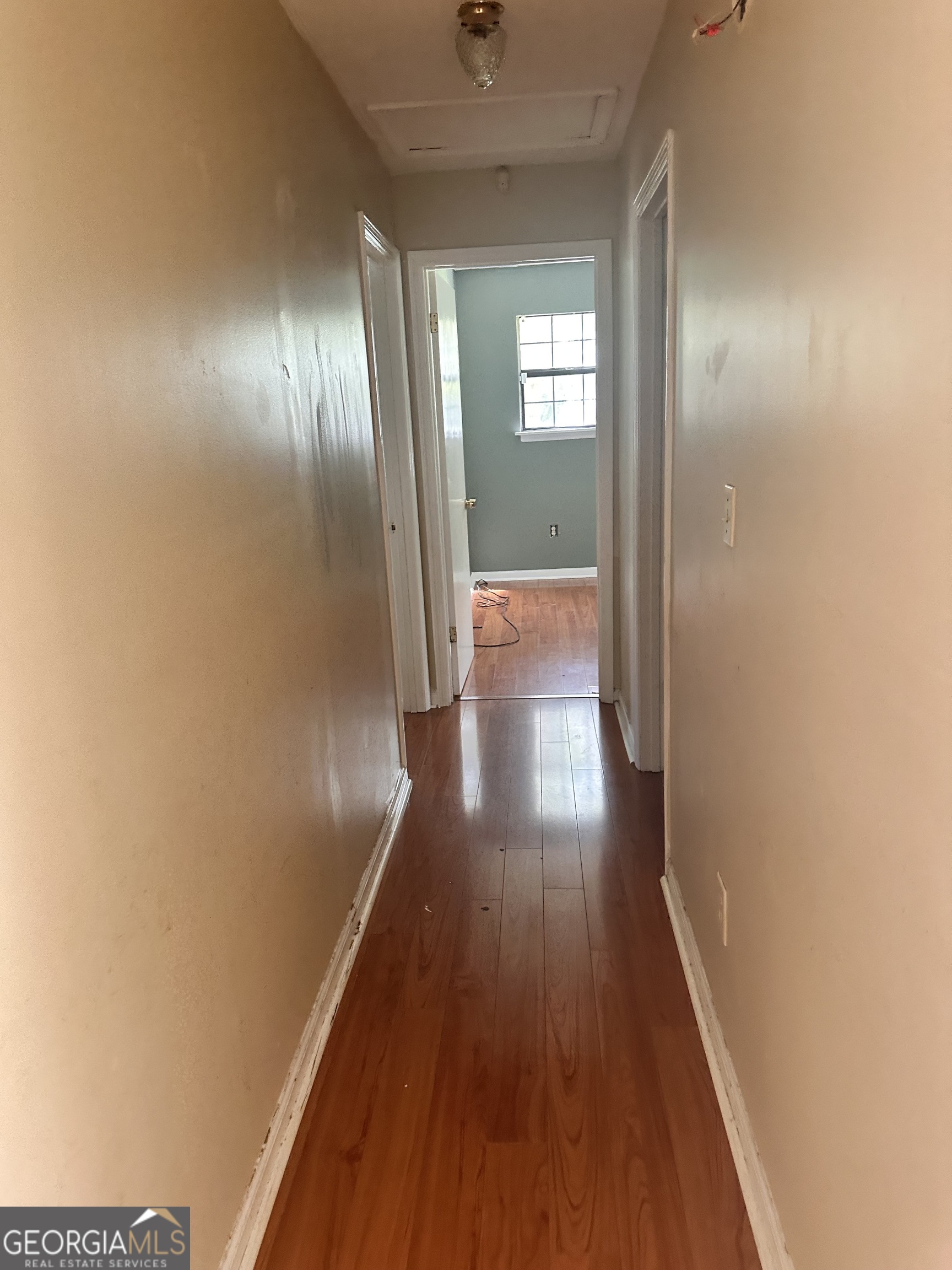 528 Wells AVE