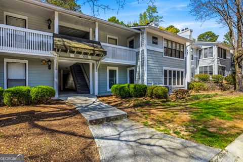 Photo of 1003 Summit North Drive NE, Atlanta, GA 30324 (MLS # 10712560)