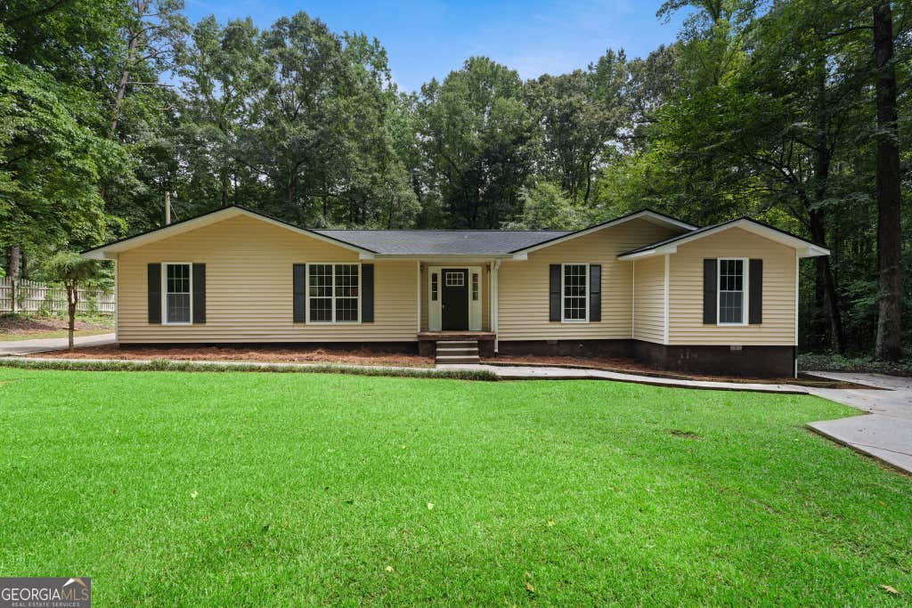 Photo of 419 Marcella Avenue, Sharpsburg, GA 30277 (MLS # 10814413)