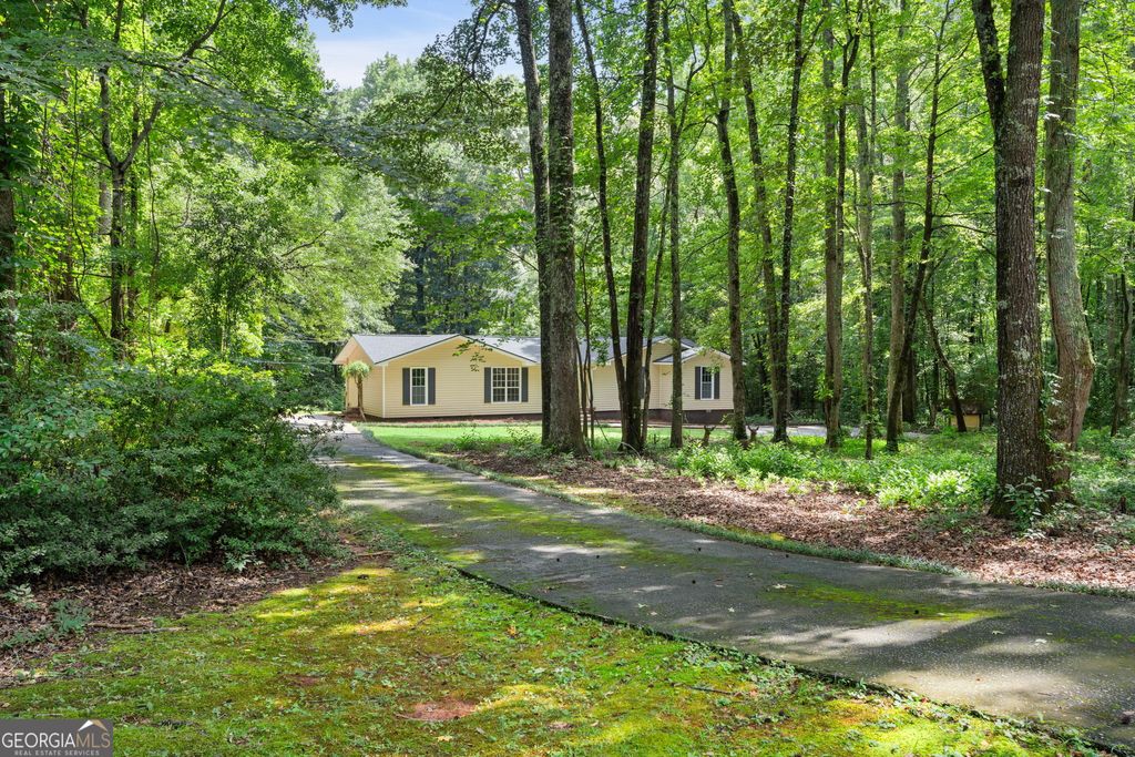 Photo of 419 Marcella Avenue, Sharpsburg, GA 30277 (MLS # 10814413)
