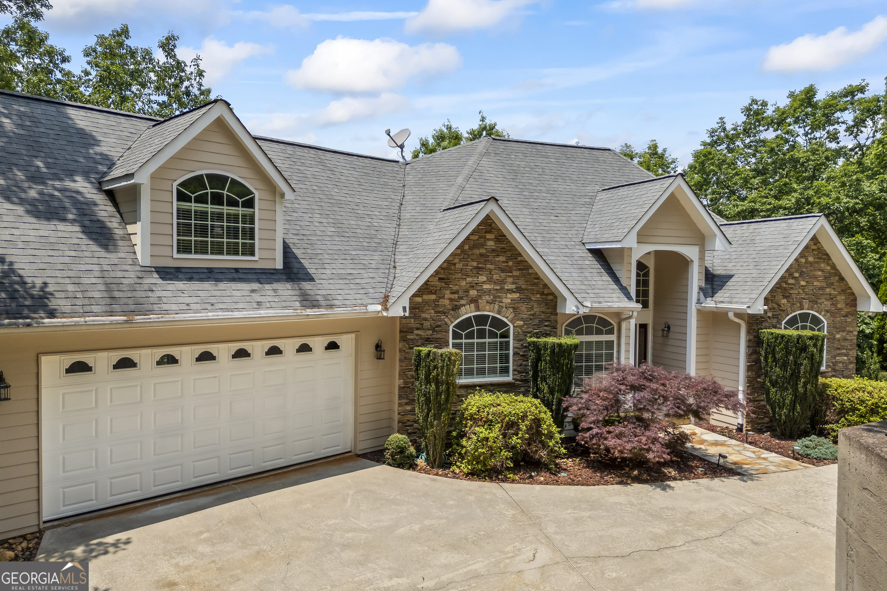 894 Oak Pointe DR