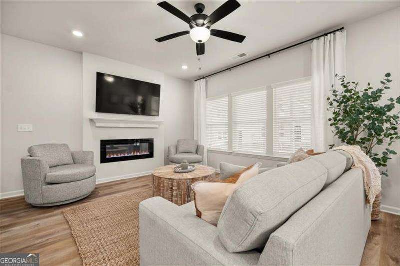 7 Magnolia BLVD