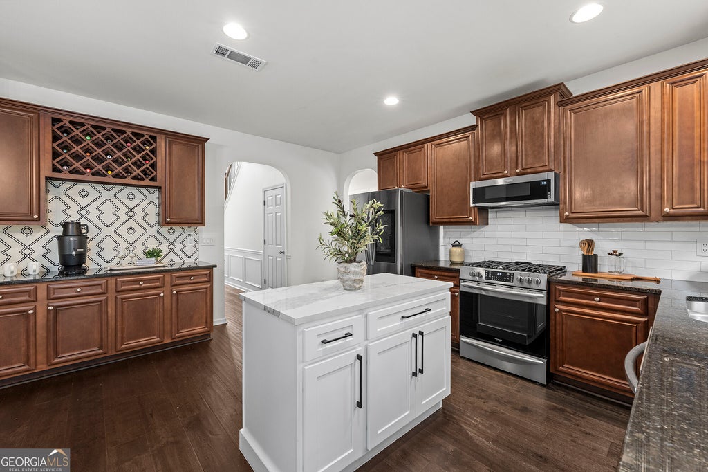 Photo of 137 Farm Valley Drive, Canton, GA 30115 (MLS # 10868128)