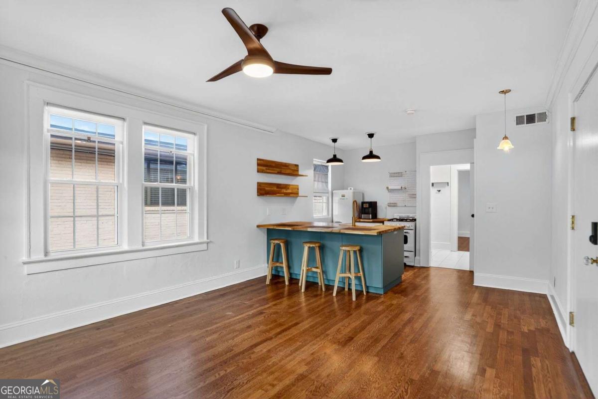 824 Greenwood AVE NE 8