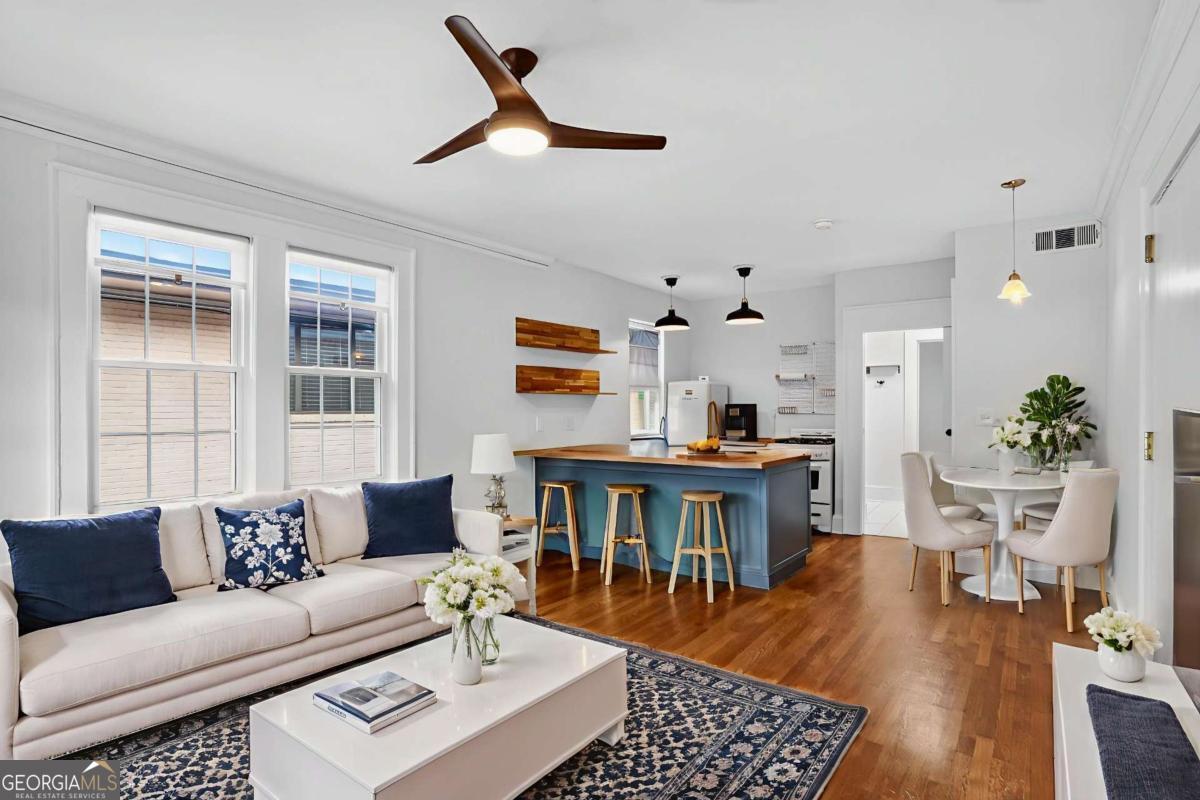 824 Greenwood AVE NE 8