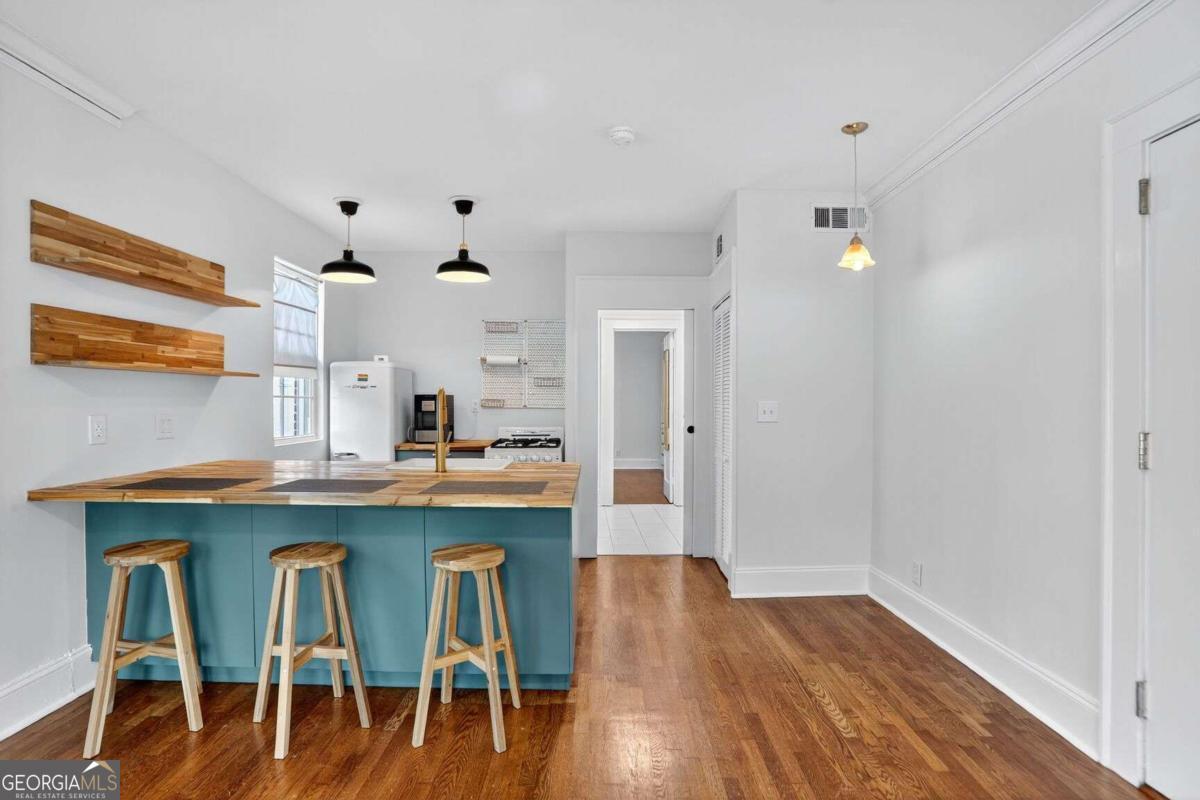 824 Greenwood AVE NE 8