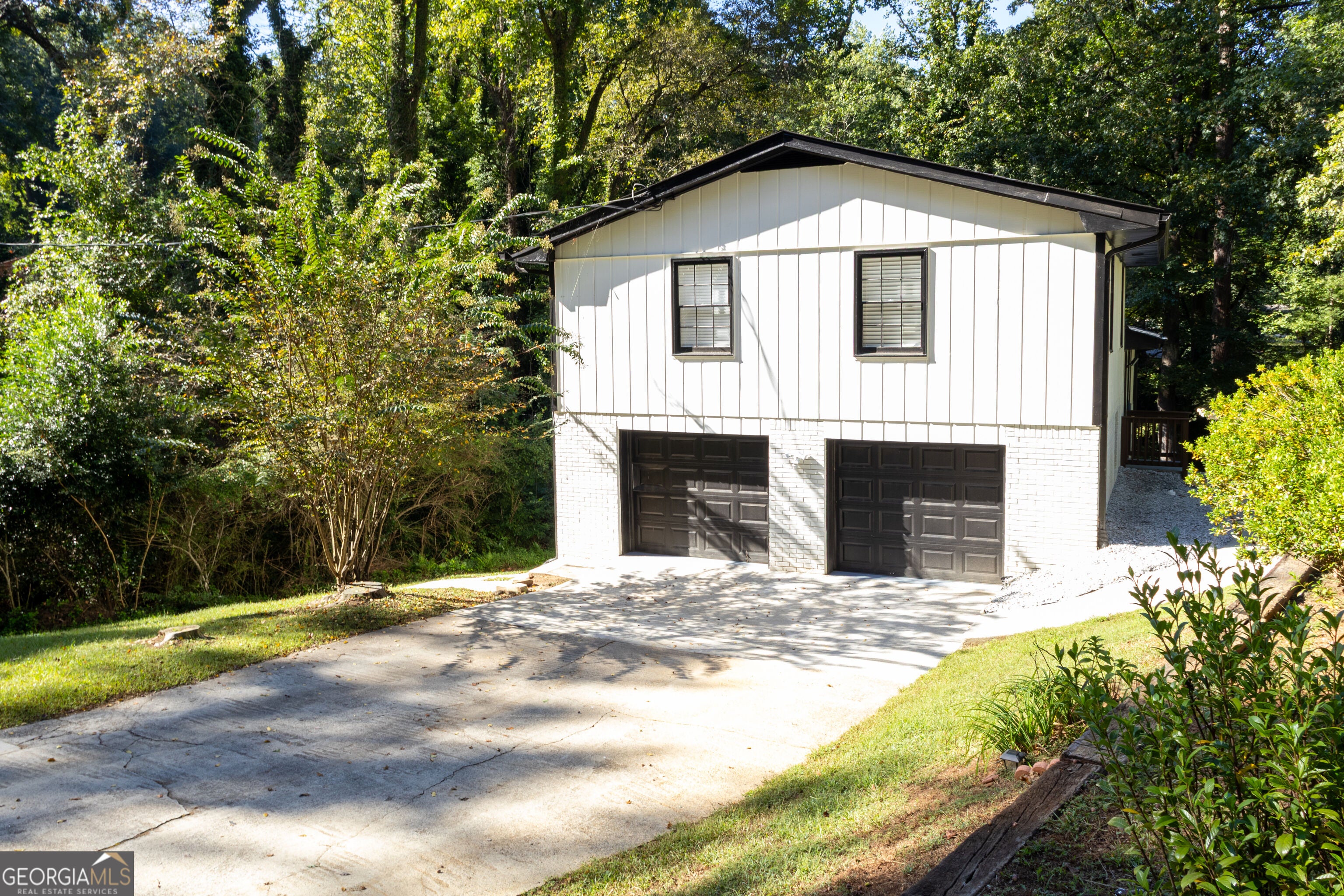 567 Woodland LN