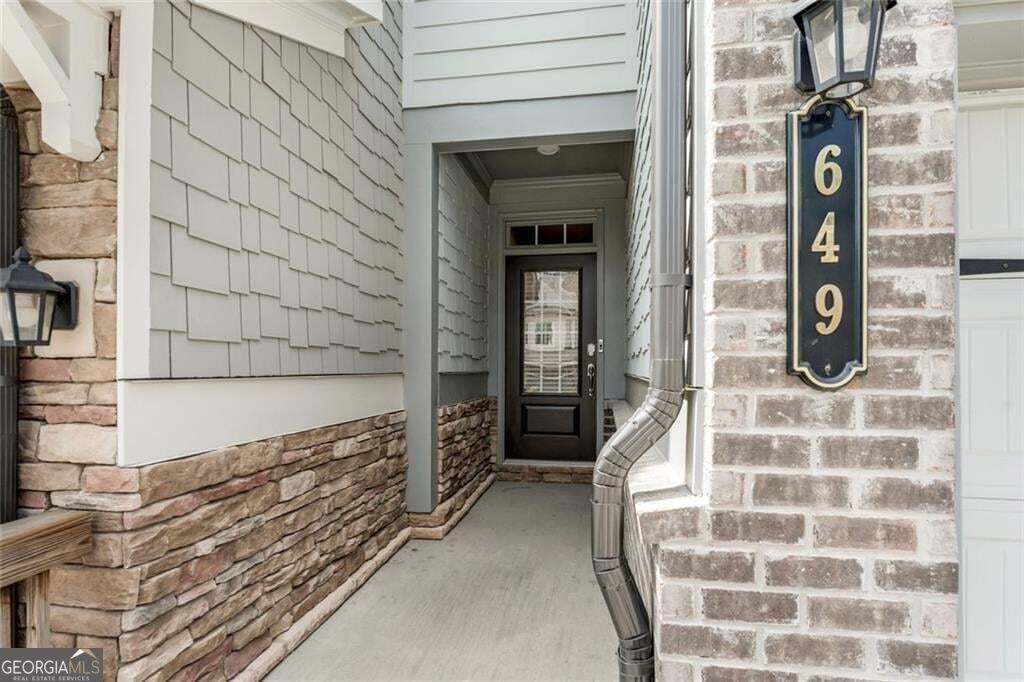 649 Isom WALK